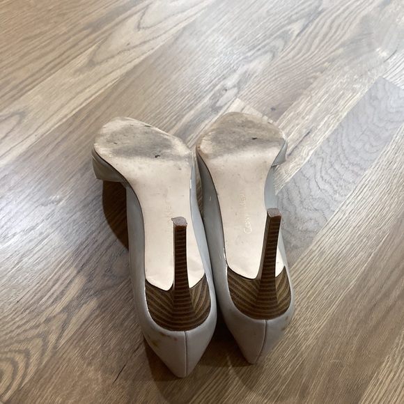 Calvin Klein Women’s Tan Natural Pointy Close Toe Dressy Formal Heels - Picture 2 of 8